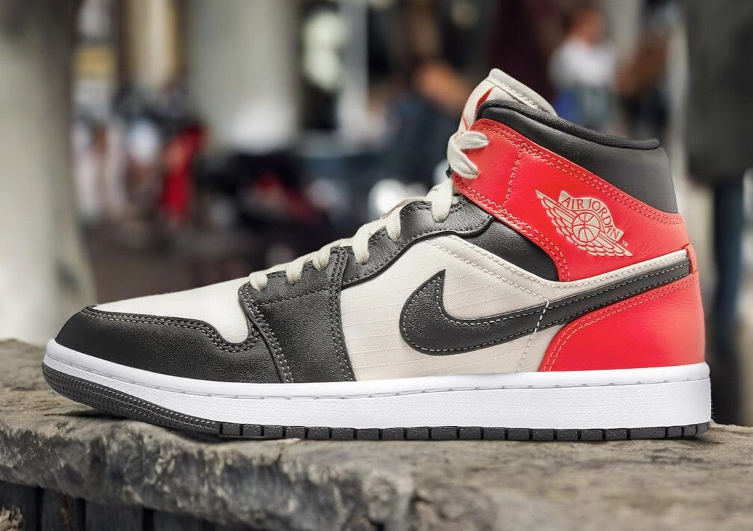 WMNS Air Jordan 1 Mid Newsprint! Sofort lieferbar und garantiert Oiginal!