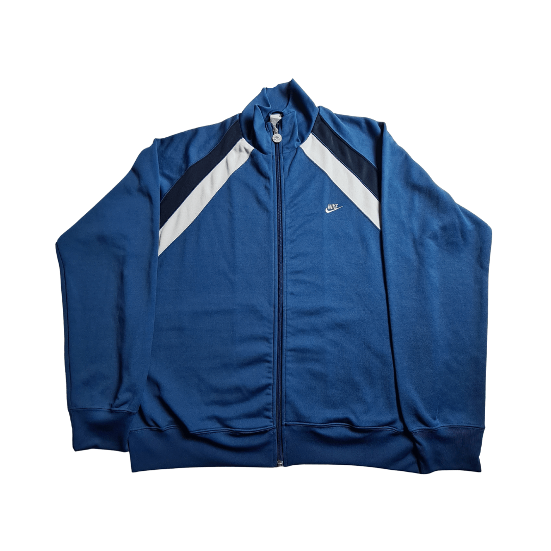 Vorderseite einer blau7weissen trainingsjacke von nike mit Logo