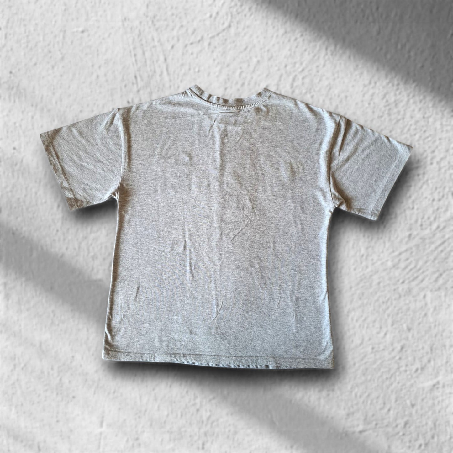 Rückseite eines schlichten grauen YALE T-Shirts in Größe L – gepflegter Zustand