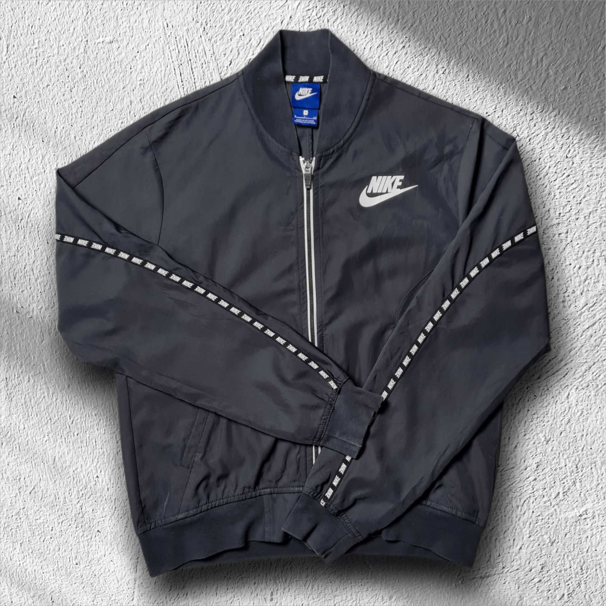 Nike Retro Track Jacket mit Streifenband (S)
