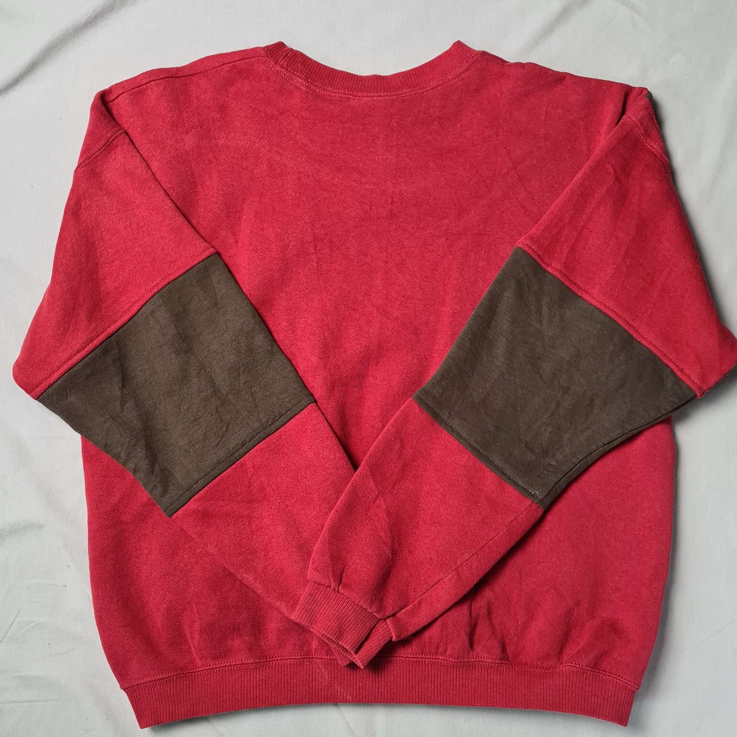 Stüssy inspired Rework Sweatshirt – Zweifarbiges Unikat in Rot & Braun  (XL)
