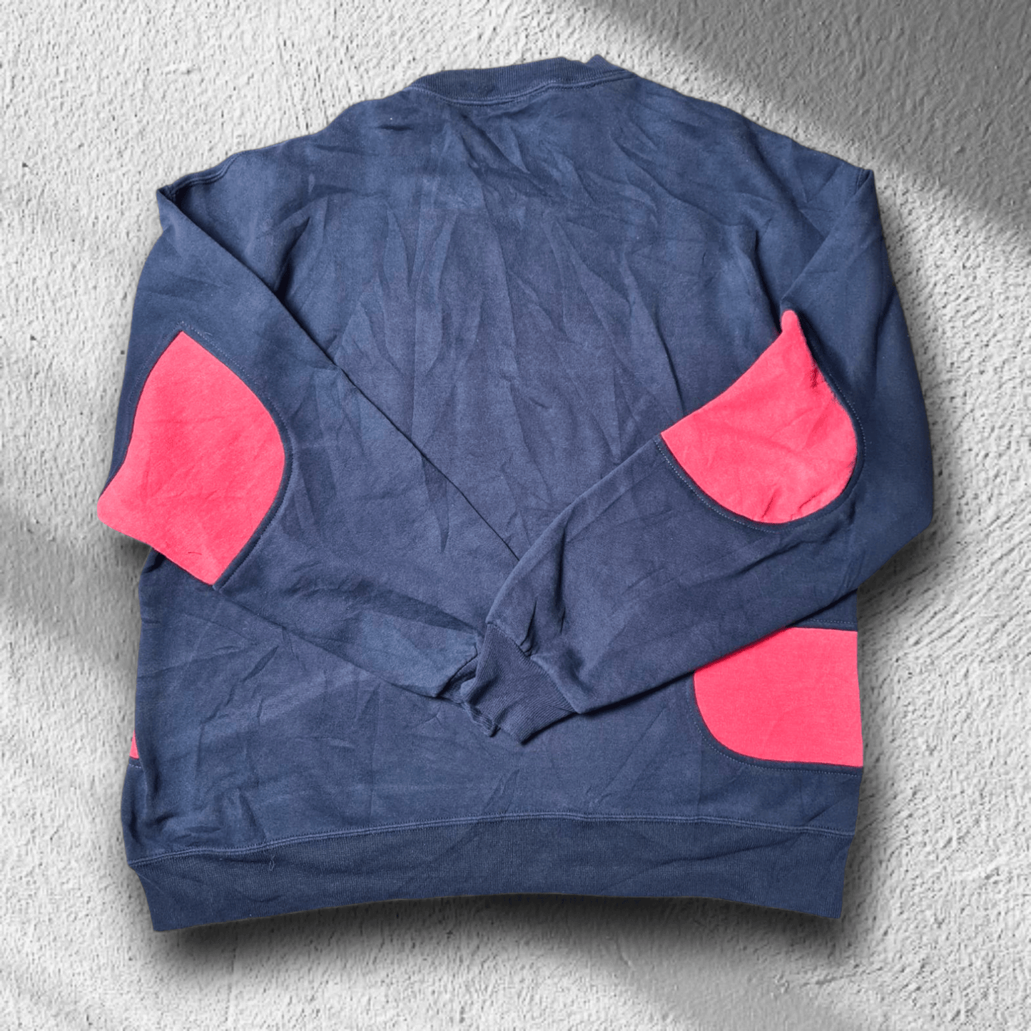 Nike Rework Sweater in Pink und Navyblau mit großem gesticktem Logo, Größe L, rückenansicht