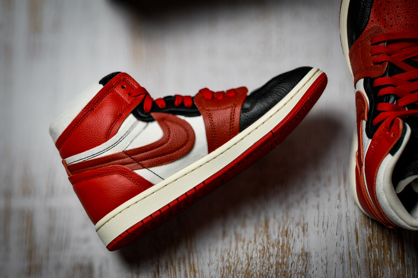 WMNS Air Jordan 1 High Sport Red/Dune Red-Black-Sail! Sofort lieferbar und garantiert Oiginal!