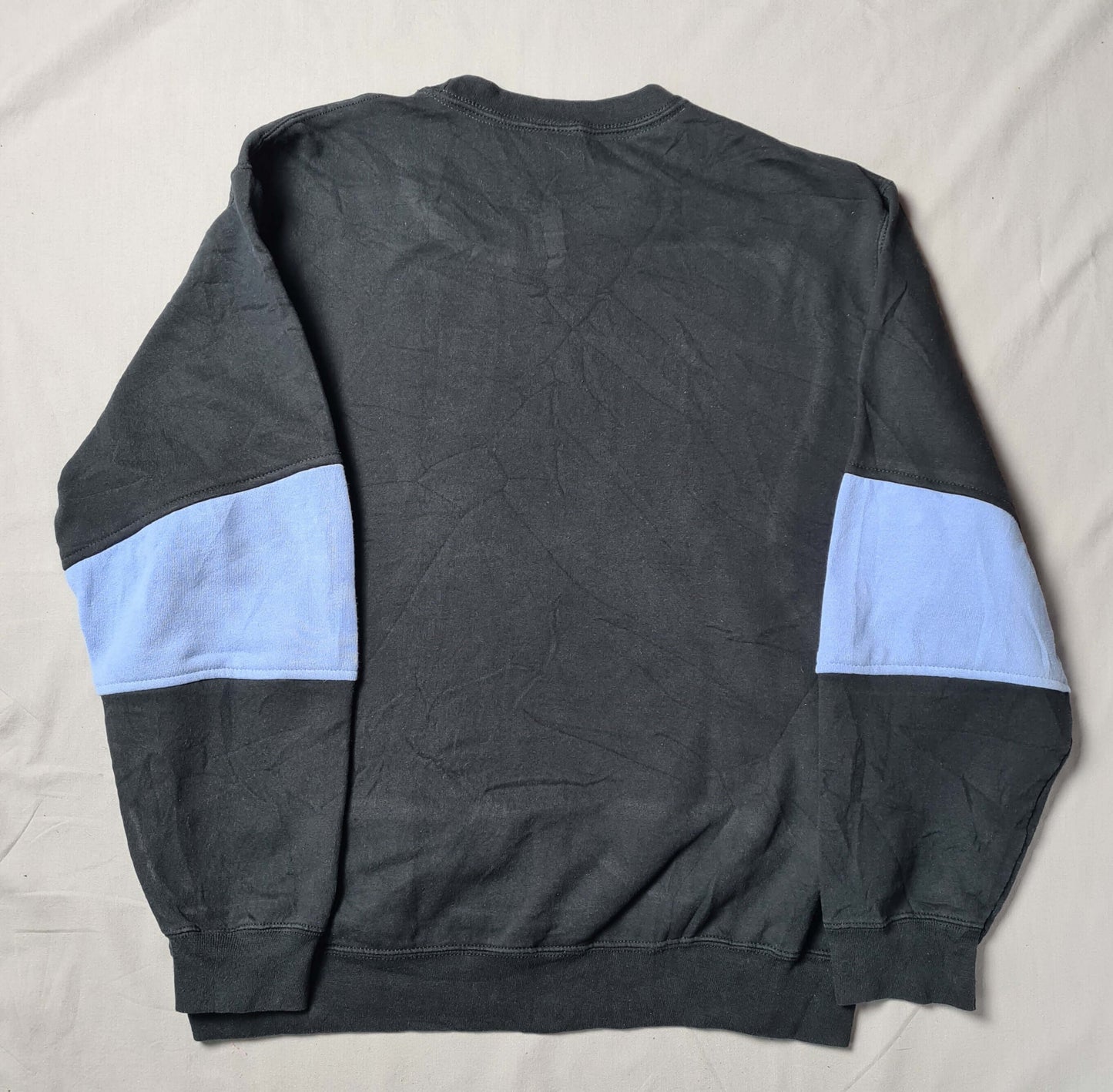 Nike inspired Rework Sweatshirt – Two-Tone Schwarz/Blau (L)