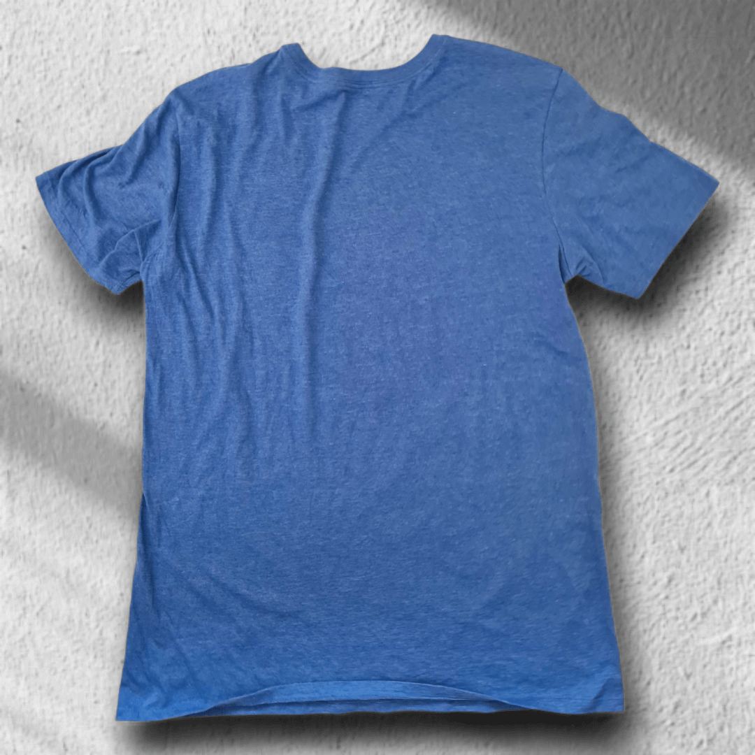 Rückansicht des blauen Retro-T-Shirts „Cub Style Chicago“, Größe L