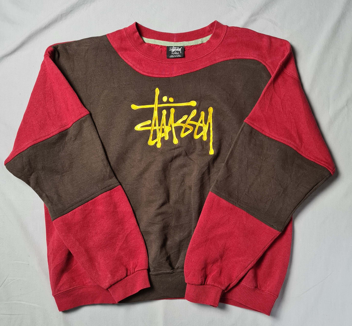 Stüssy inspired Rework Sweatshirt – Zweifarbiges Unikat in Rot & Braun  (XL)