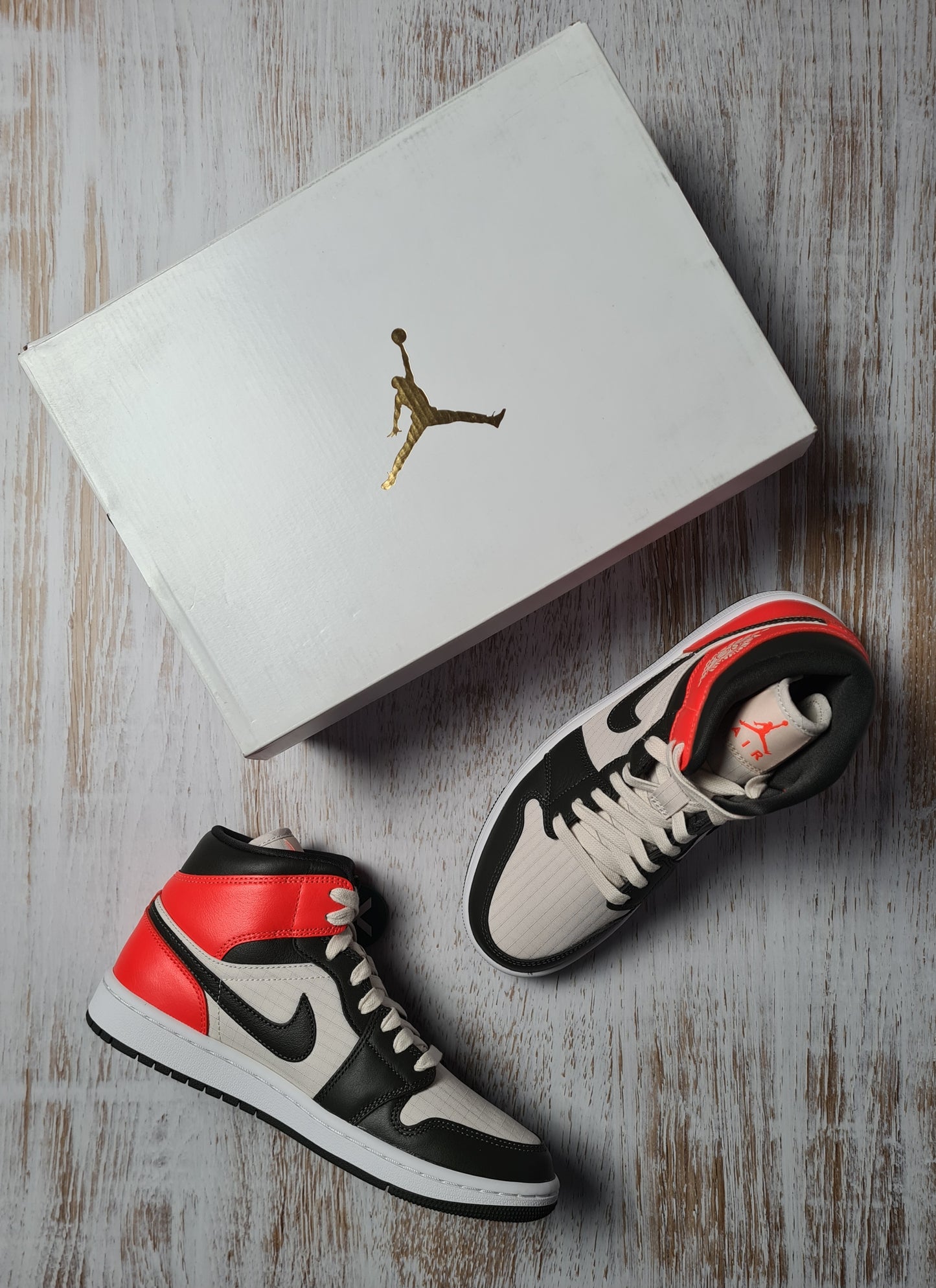 WMNS Air Jordan 1 Mid Newsprint! Sofort lieferbar und garantiert Oiginal!