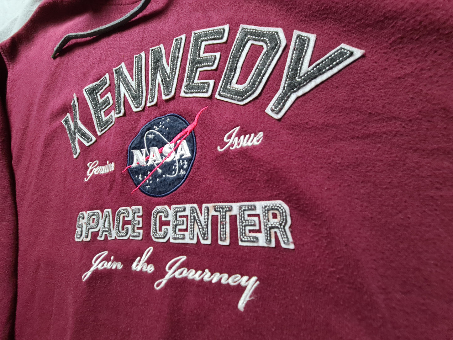 NASA Kennedy Space Center Hoodie Bordeaux (XL) – Prairie Mountain