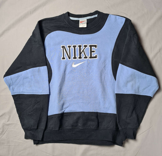 Nike inspired Rework Sweatshirt – Two-Tone Schwarz/Blau (L)