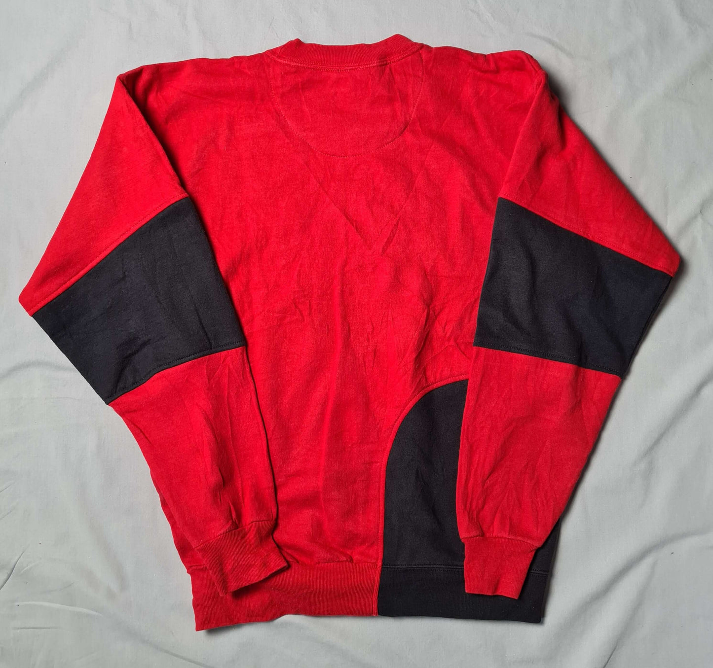 Einzelstück mit Statement – Rework Sweater im Premium-Style