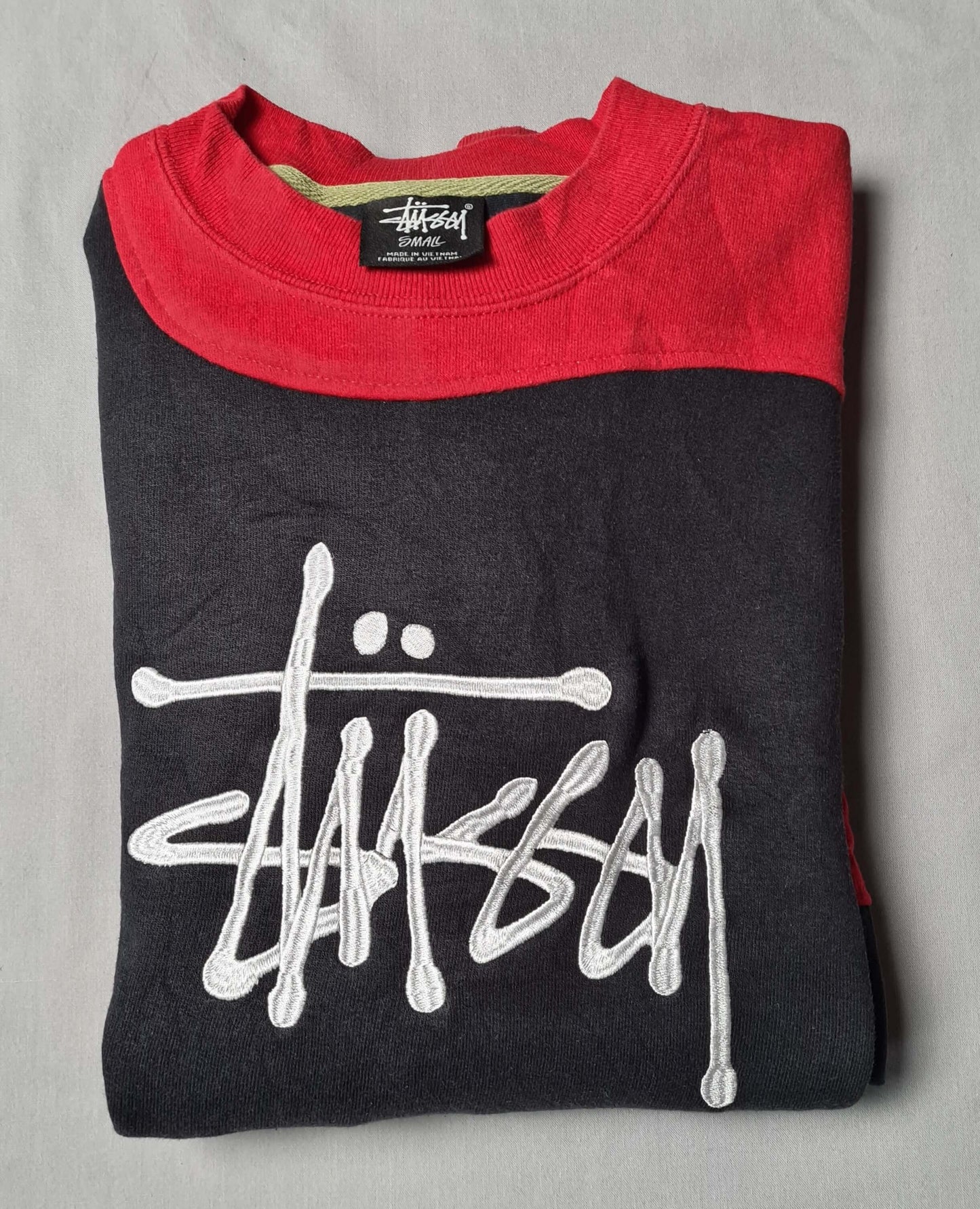 Einzelstück mit Statement – Rework Sweater im Premium-Style