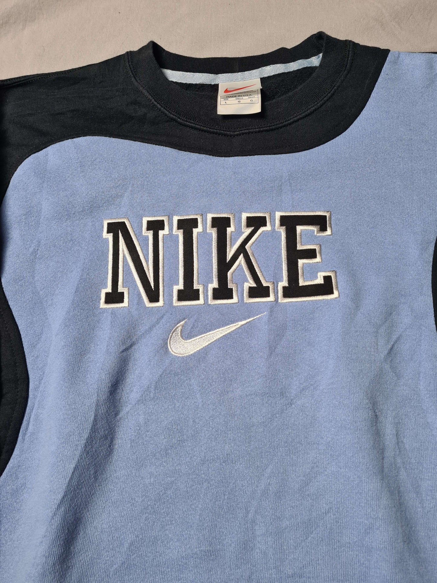 Nike inspired Rework Sweatshirt – Two-Tone Schwarz/Blau (L)