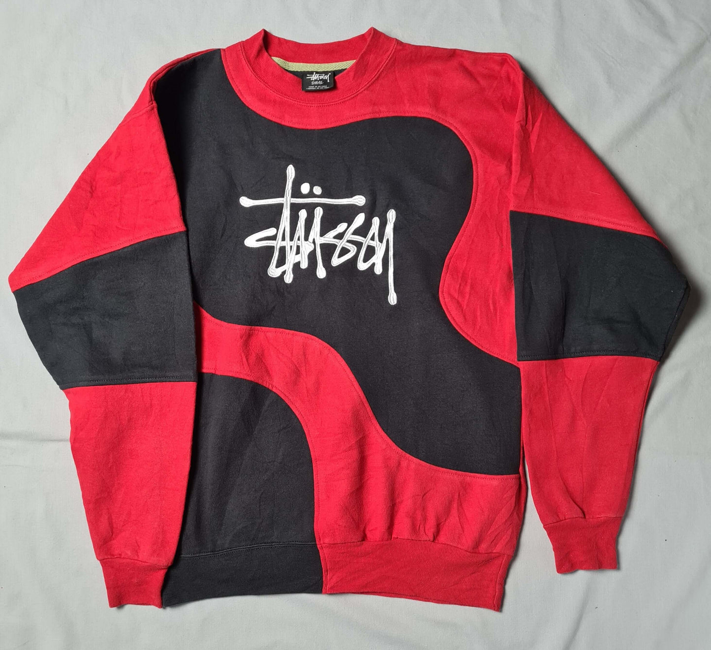 Einzelstück mit Statement – Rework Sweater im Premium-Style