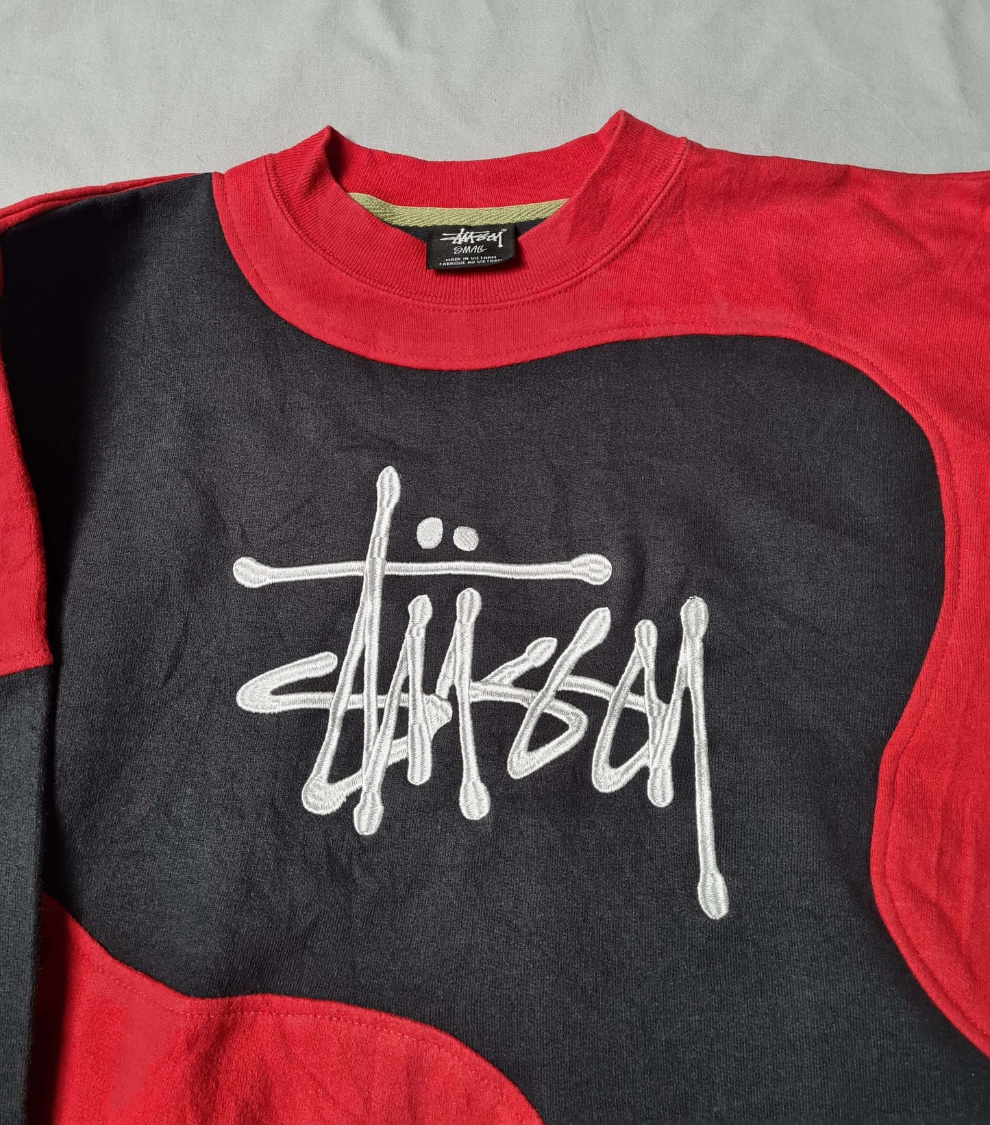 Einzelstück mit Statement – Rework Sweater im Premium-Style