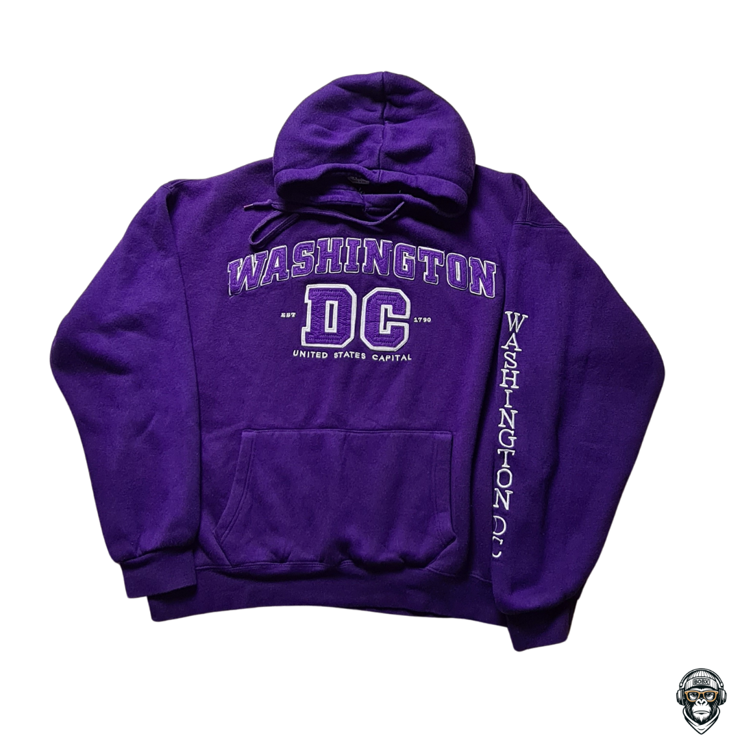 Washington DC Hoodie in voller Ansicht – kräftiges Lila, Kapuze und Kängurutasche