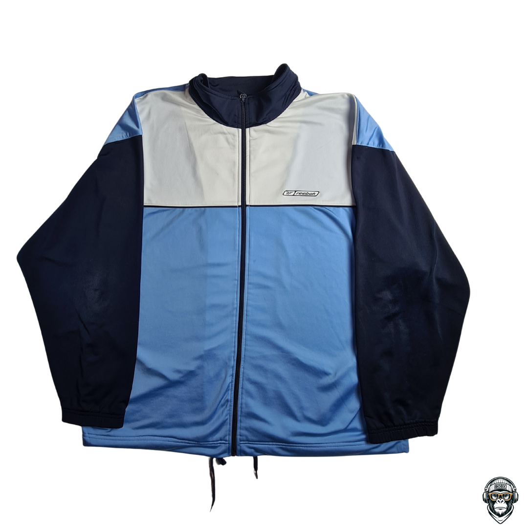 Reebok Track Jacket in Hellblau, Weiß und Navy, Größe XL, gestickte Logos vorn und hinten, Vintage 2000s Style, sehr guter Zustand.