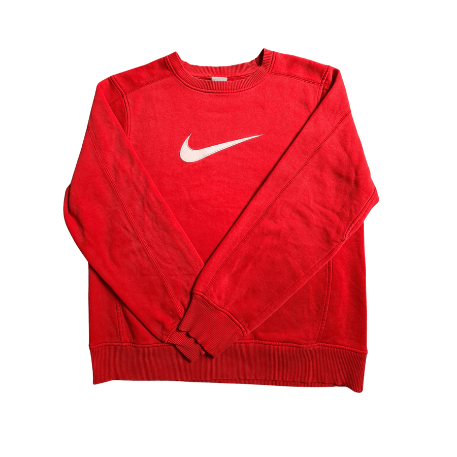Rotes Nike Sweatshirt mit großem gesticktem weißem Logo auf der Brust