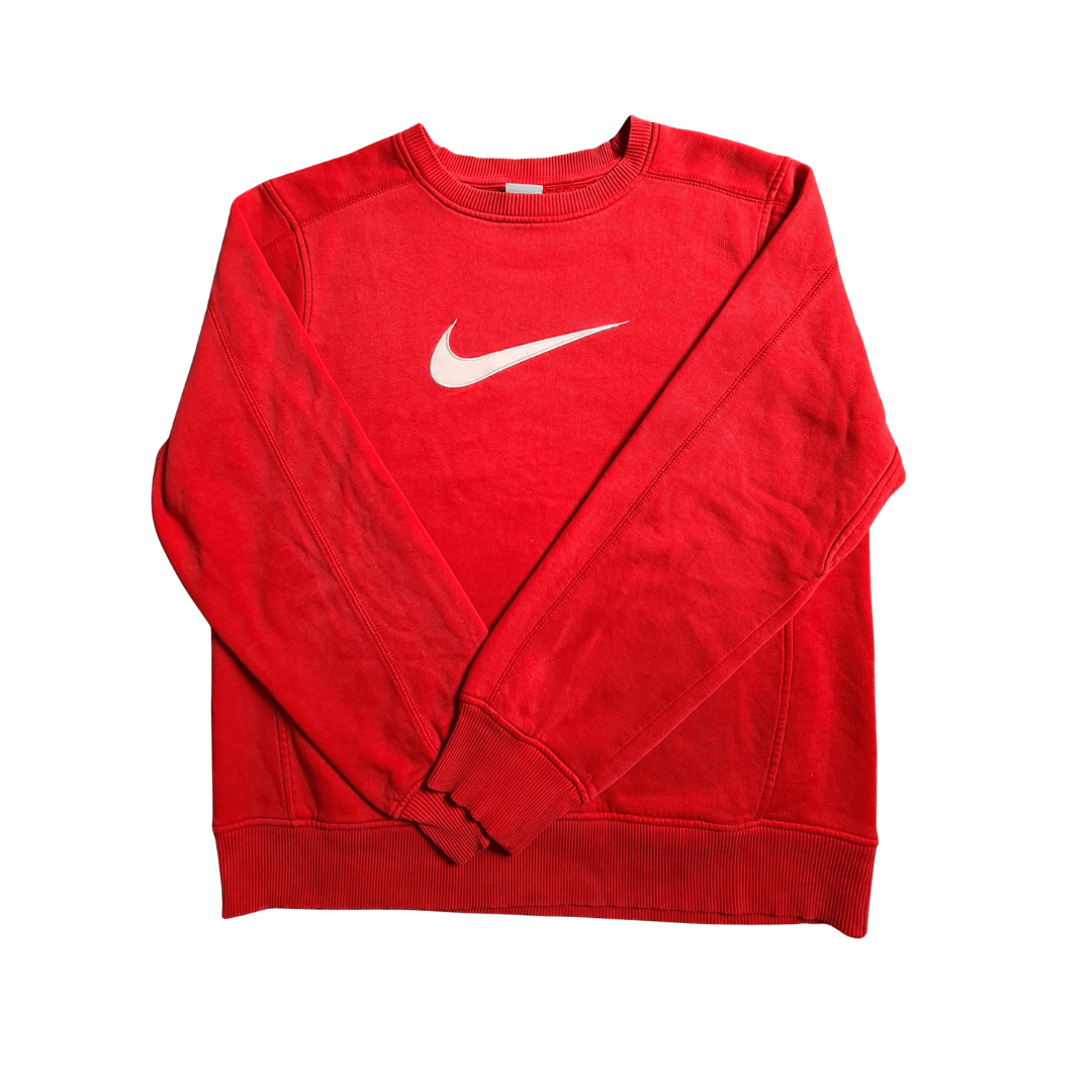Rotes Nike Sweatshirt mit großem gesticktem weißem Logo auf der Brust