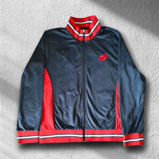 Lotto Retro Trainingsjacke in Navyblau und Rot, Vorderseite mit gesticktem Logo