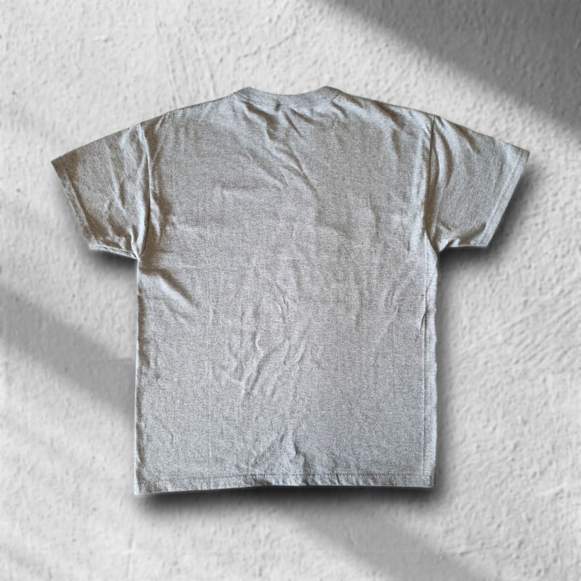 Rückansicht des grauen Mississippi State Russell T-Shirts – schlichtes Retro-Shirt in Größe M