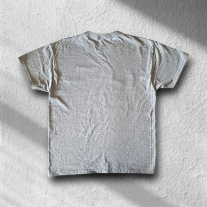 Rückansicht des grauen Mississippi State Russell T-Shirts – schlichtes Retro-Shirt in Größe M