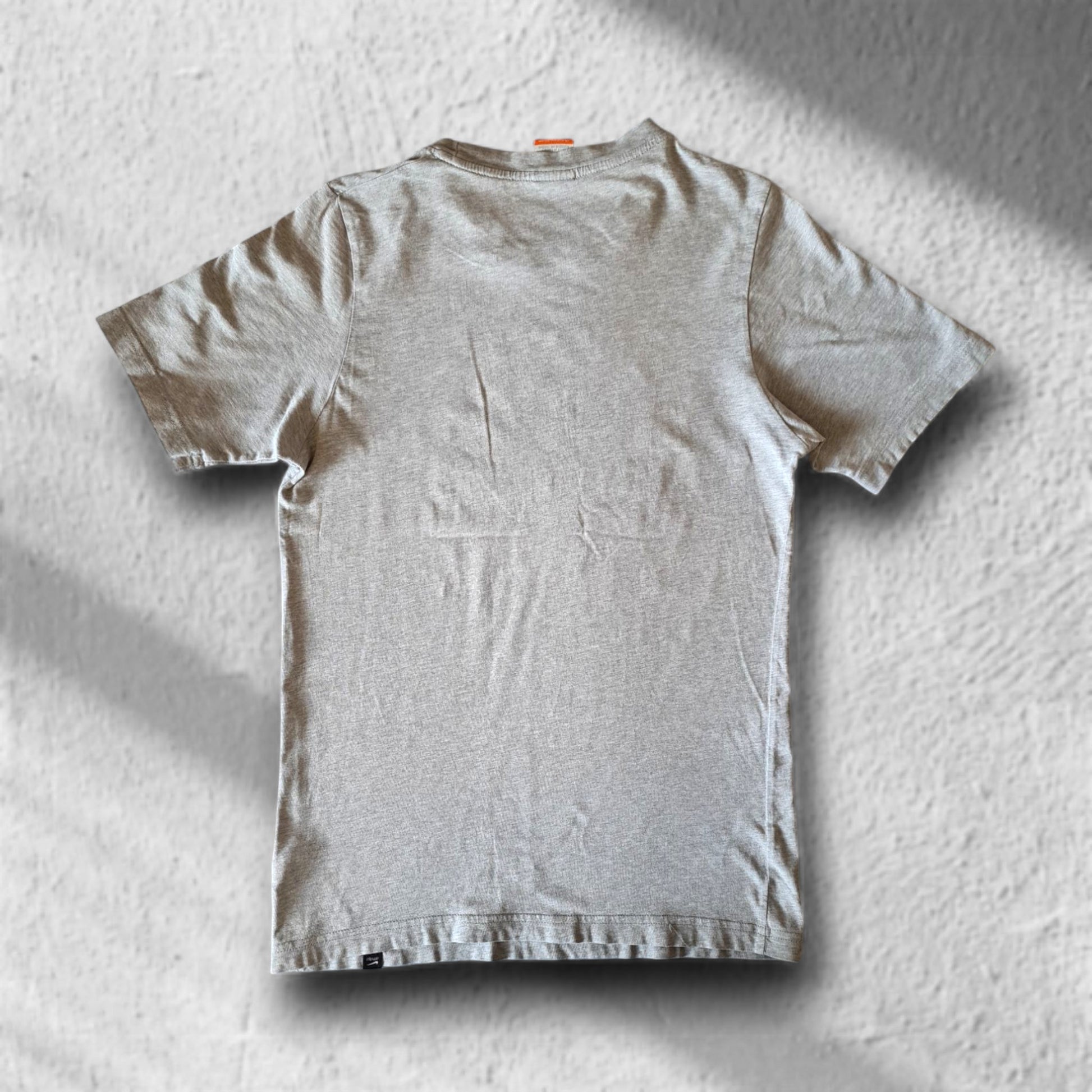 Nike T-Shirt in Grau – Rückseite ohne Print, Größe M