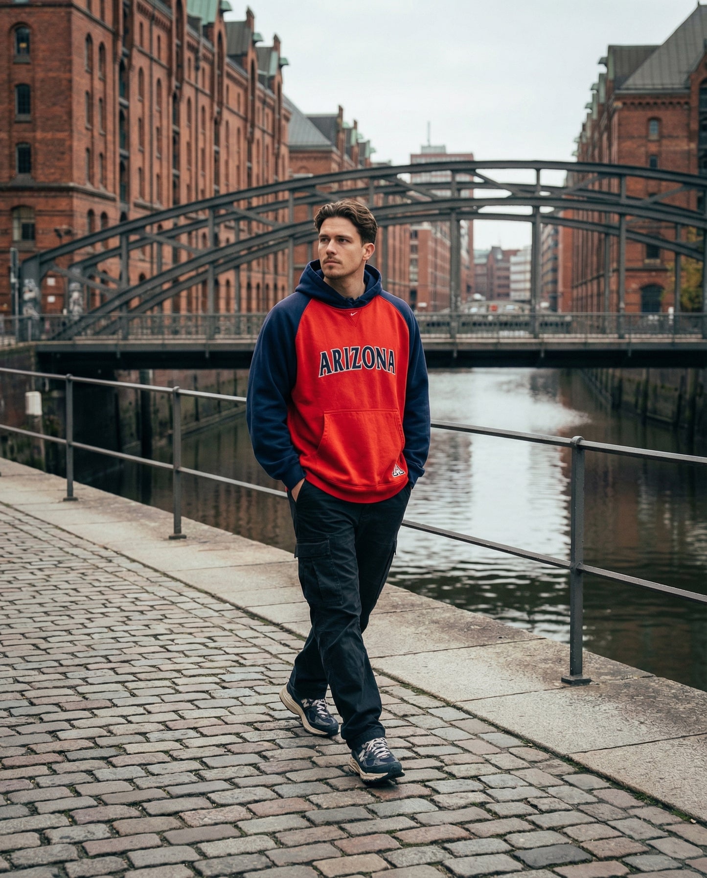 Vintage Nike Hoodie Team Arizona Wildcats  – 90s College Sportswear – Rot/Blau  - Center Swoosh Gr. XL