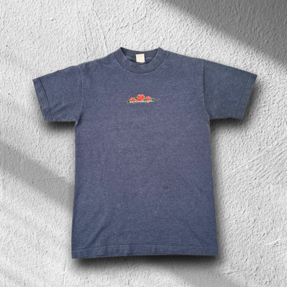 T&C Surf Designs Hawaii T-Shirt mit Dolch-Rosen-Print – Größe S