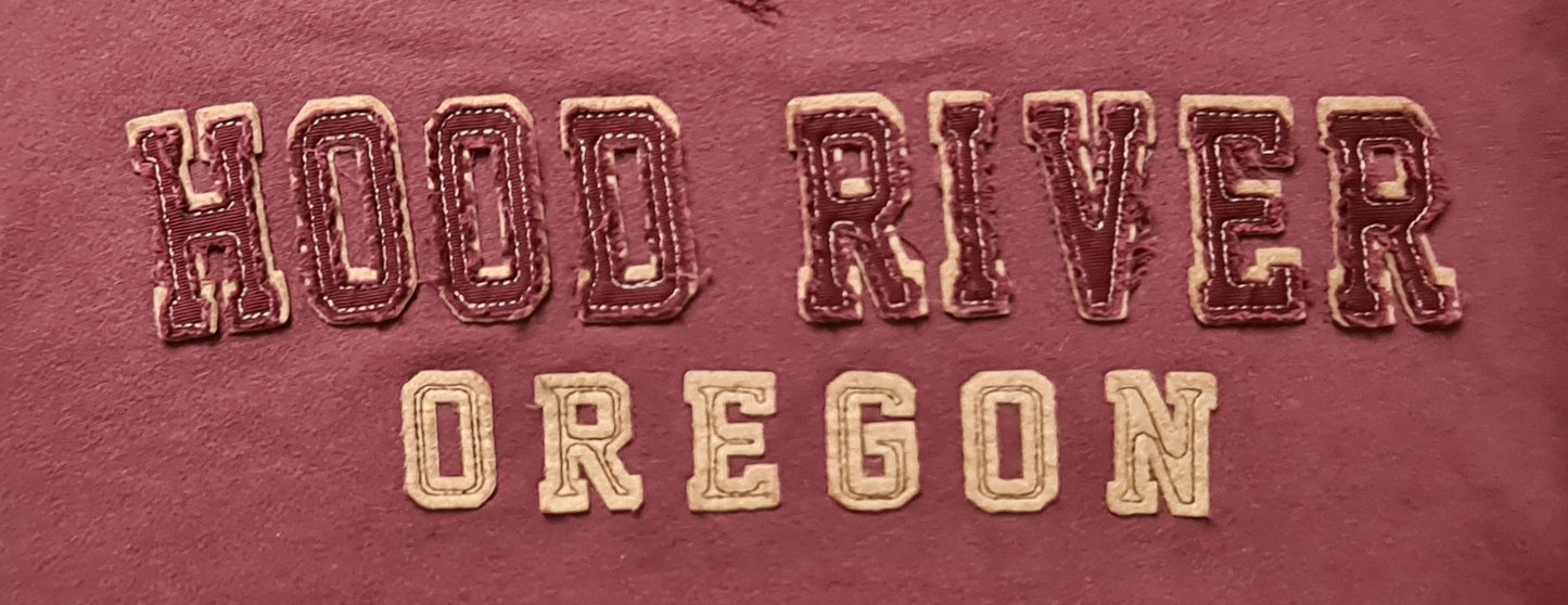 Detailansicht des College-Stickprints „Hood River Oregon“
