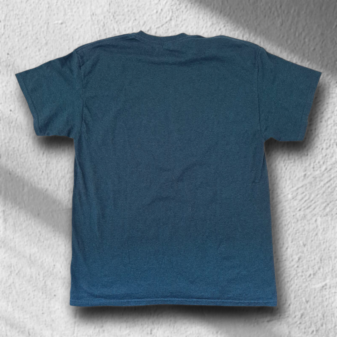 Rückansicht des petrolblauen Gildan Heavy Cotton T-Shirts – schlichtes Design