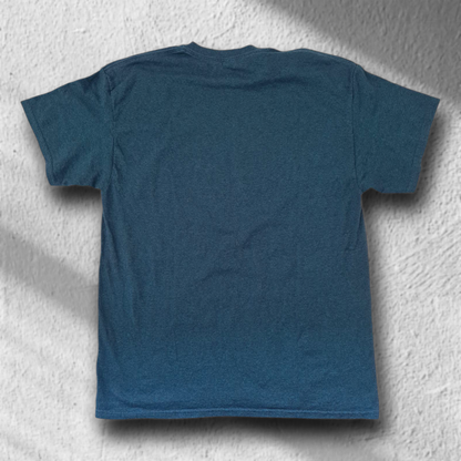 Rückansicht des petrolblauen Gildan Heavy Cotton T-Shirts – schlichtes Design