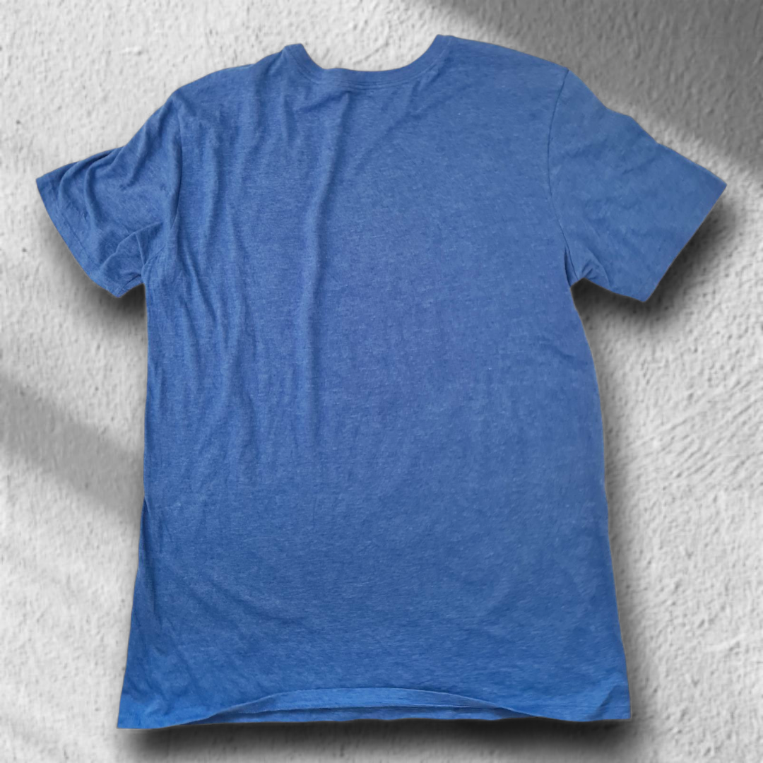 Rückansicht des blauen Retro-T-Shirts „Cub Style Chicago“, Größe L