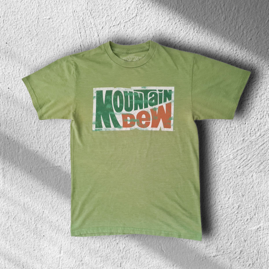 Grünes Retro-T-Shirt mit Mountain Dew Logo – Vorderseite