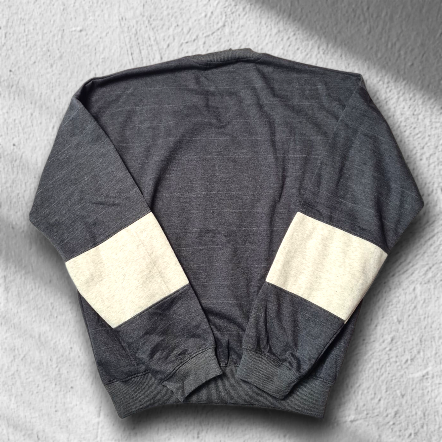Stüssy Rework Sweater – zweifarbig, gesticktes Tag-Logo, Größe XL