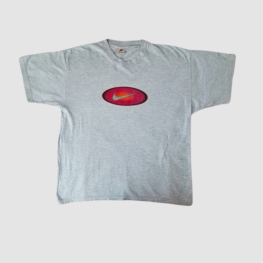 Graues Nike Vintage T-Shirt. Made in Greece. Mit farbigen NIke Center Swoosh 